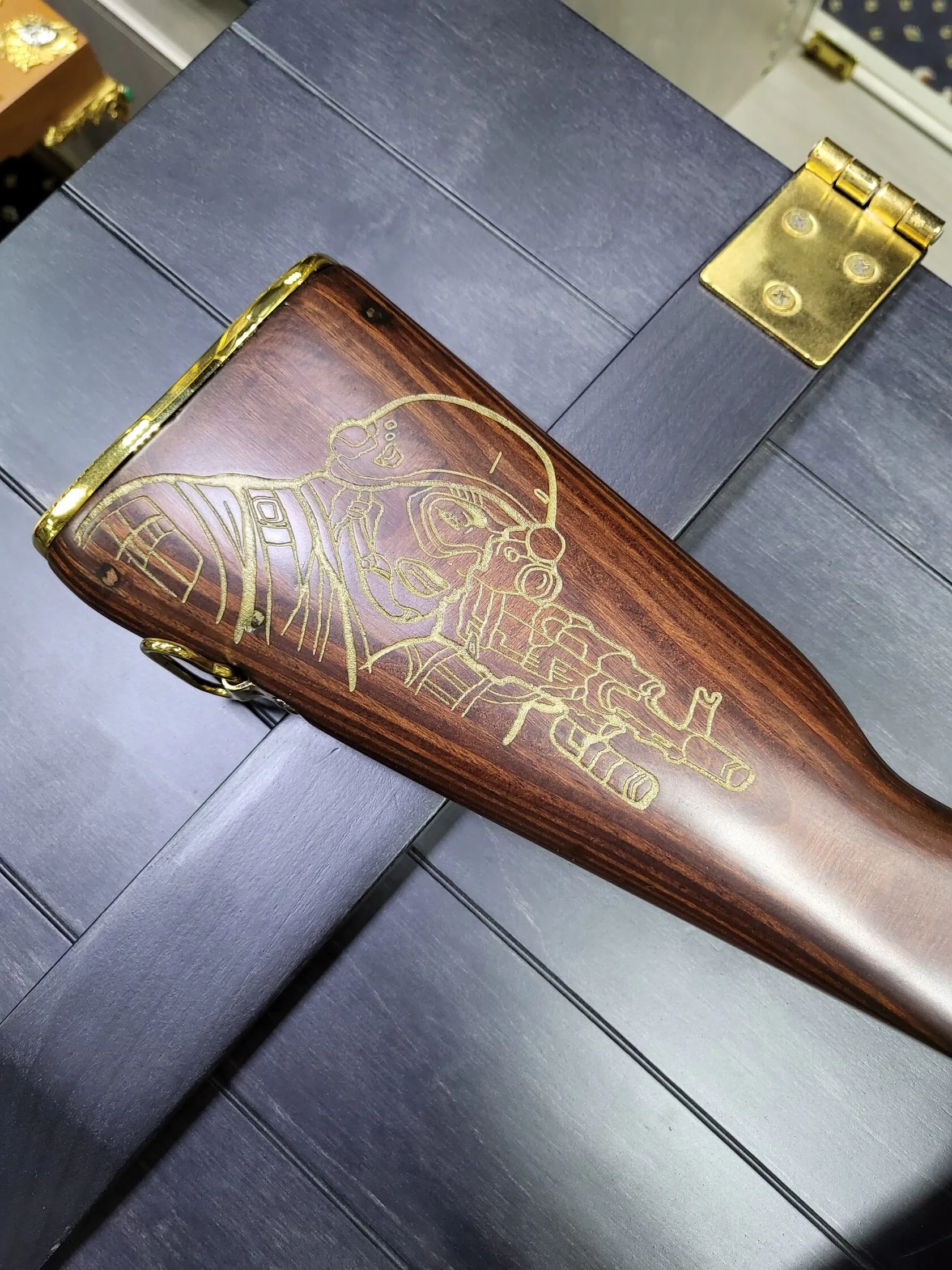 АК украшенный